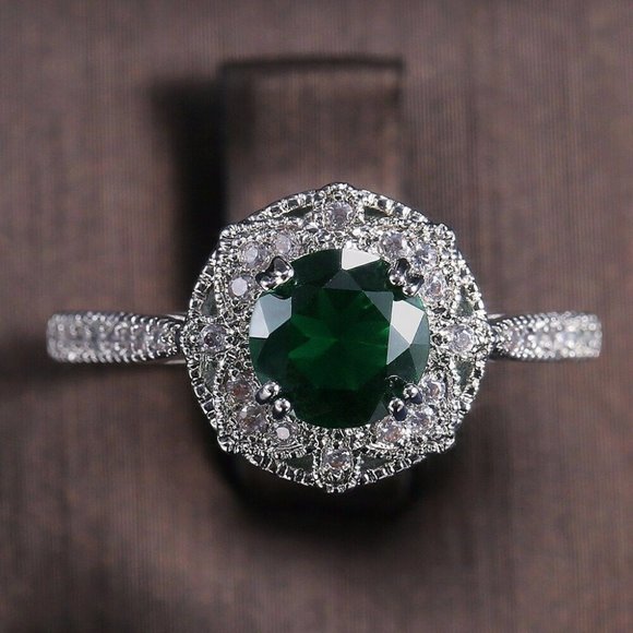 New Elegant Women  925 Silver Emerald Ring - Picture 3 of 7